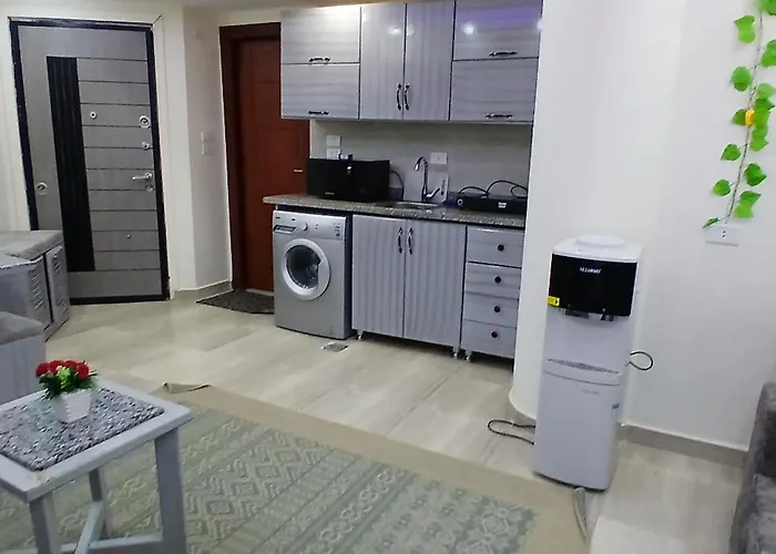 10 Minutes From Airport Modern With Acces & Wifi