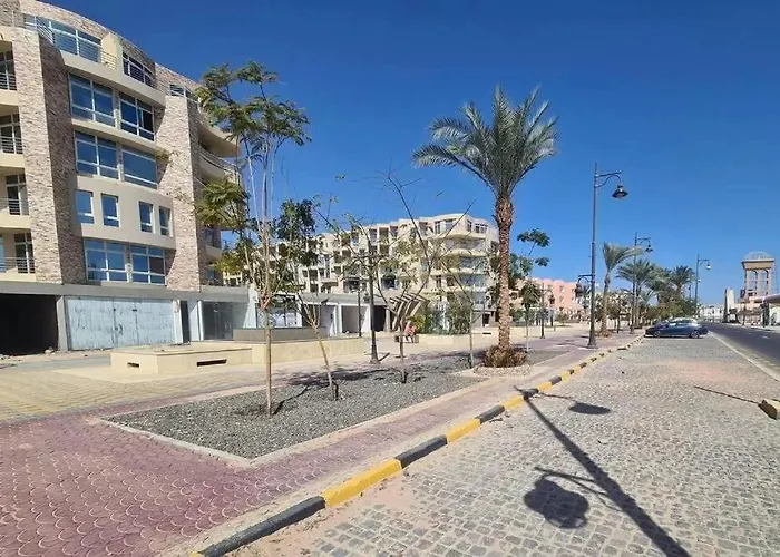 10 Minutes From Airport Modern With Acces & Wifi *