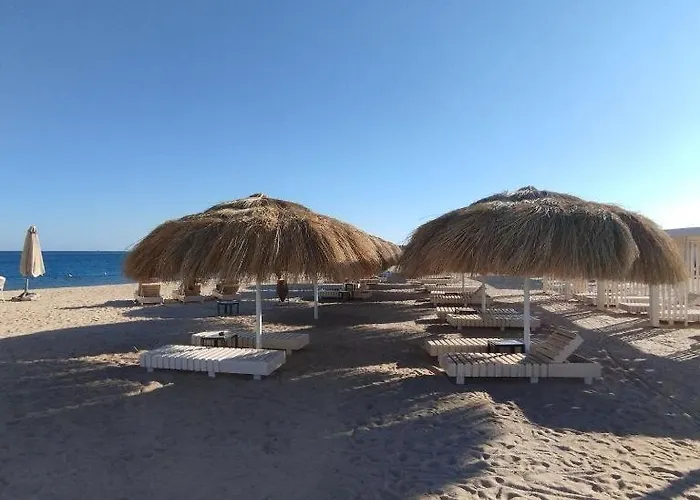 10 Minutes From Airport Modern With Acces & Wifi *